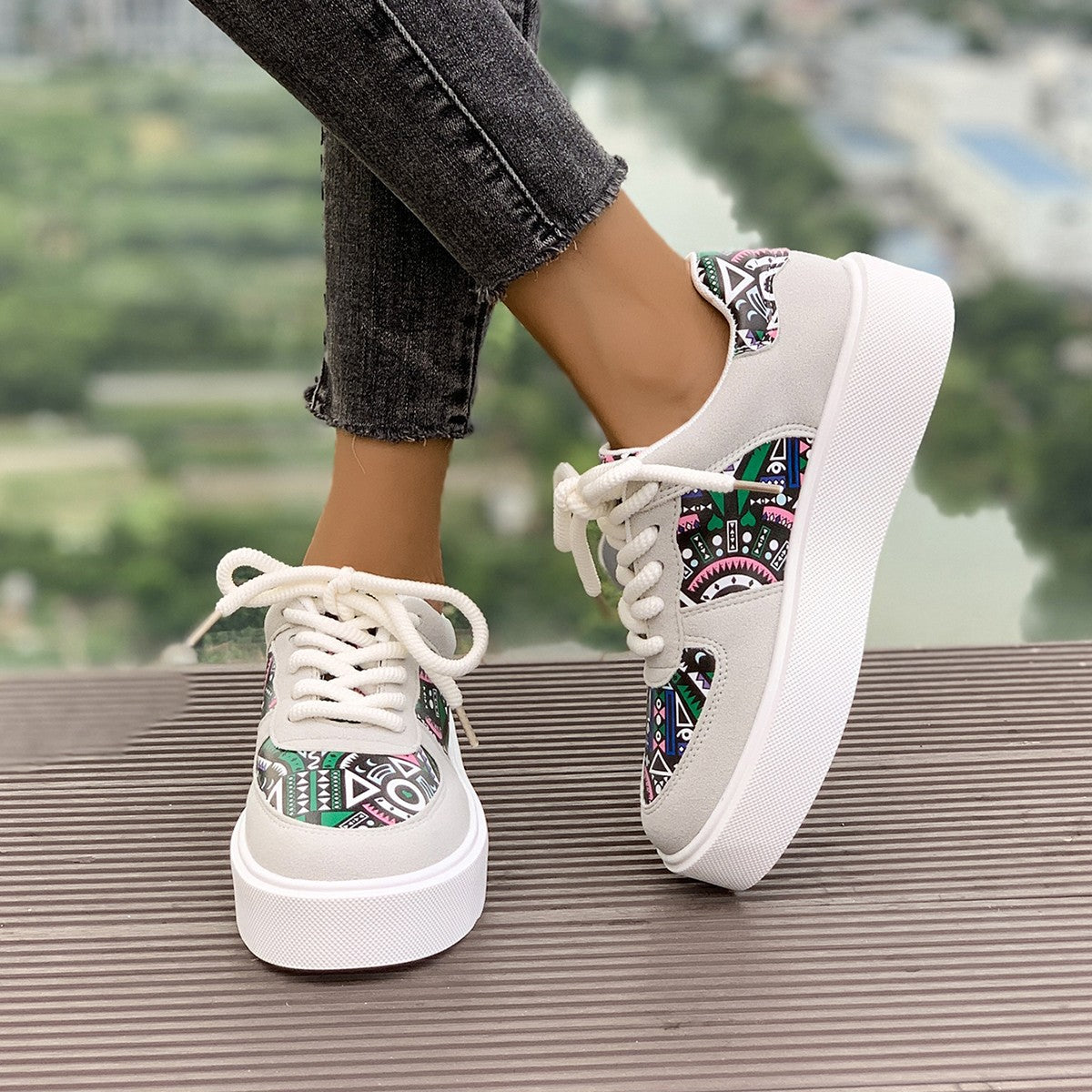 Damen modische Plateau-Sneaker mit auffälligem Design R&B