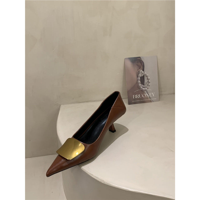 Damen spitze Pumps mit metallic-beschichtetem Akzent und disturbierter Absatzhöhe R&B
