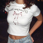 Damen Crop-Top mit kreativem Schleifenmotiv und inspirierendem Schriftzug R&B