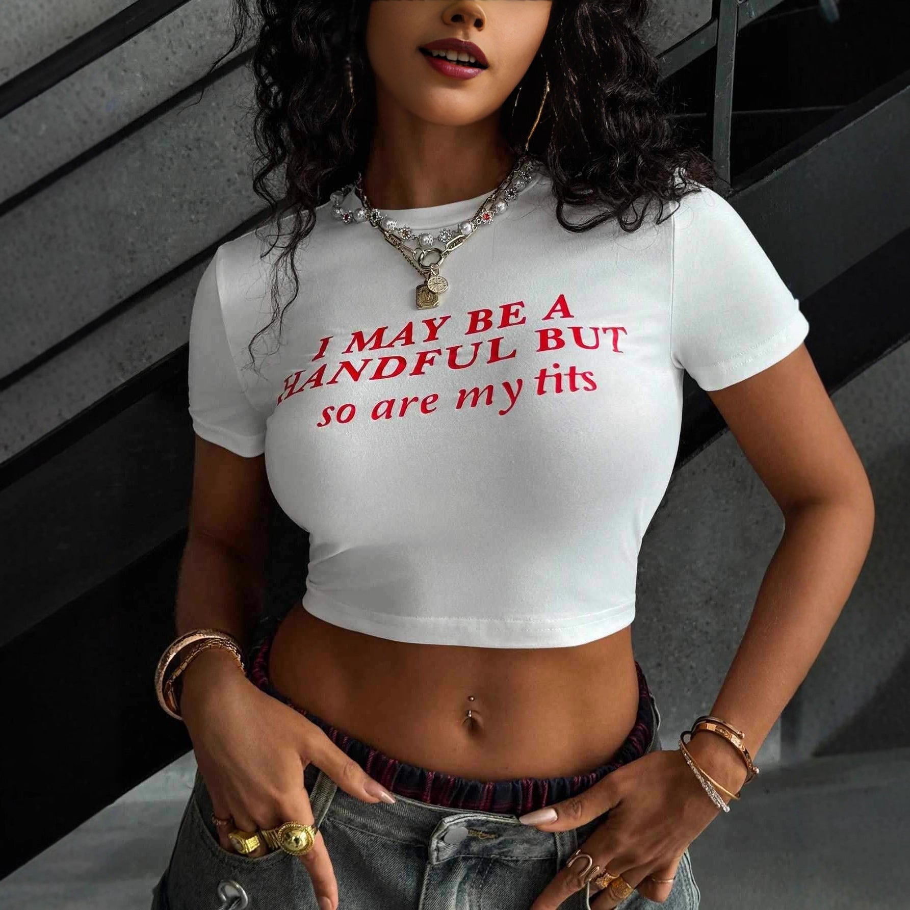 Damen Crop-T-Shirt mit kreativem schriftlichem Design und figurbetontem Schnitt R&B