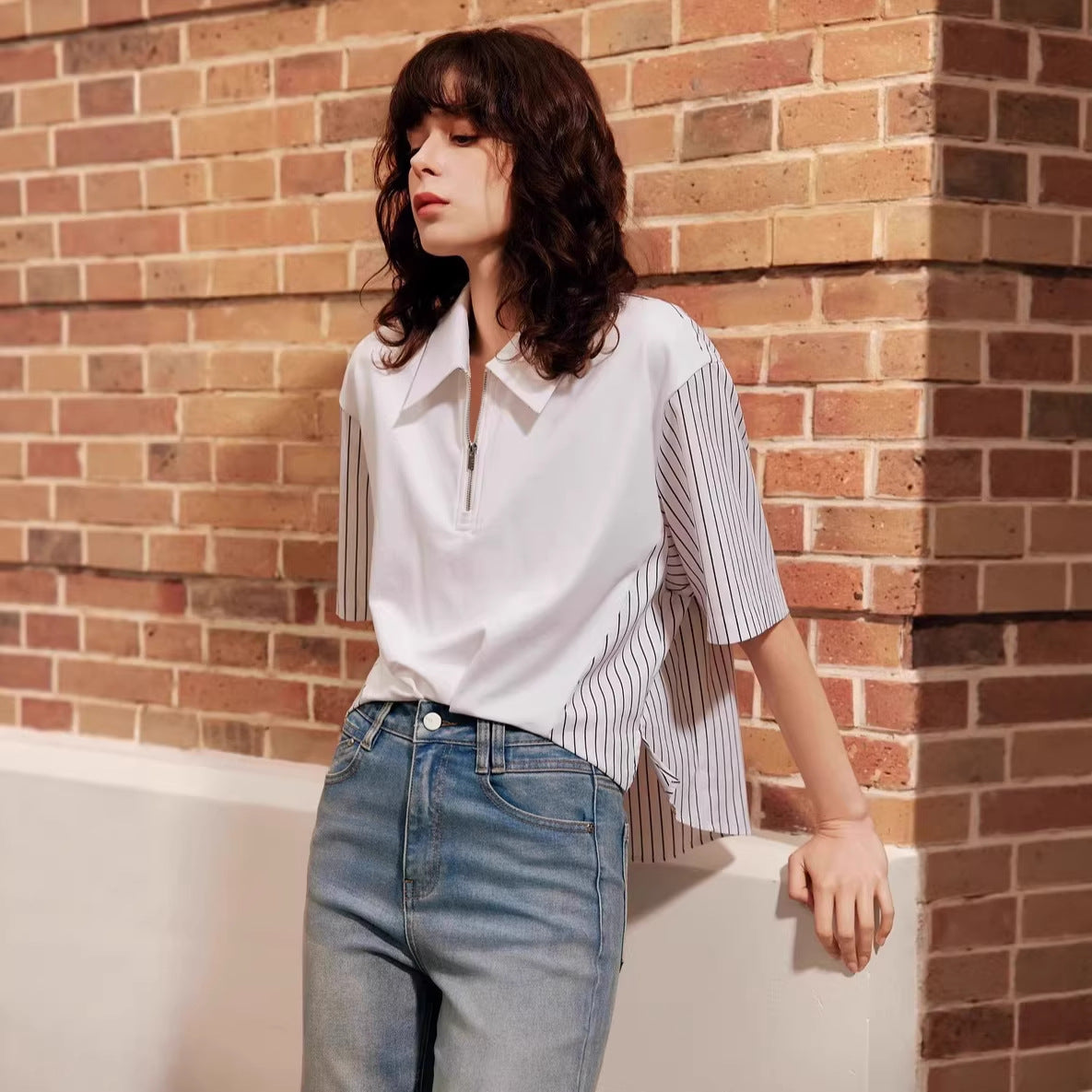 Damen Modisches Polo Shirt mit trendigen Streifen und Reißverschluss R&B