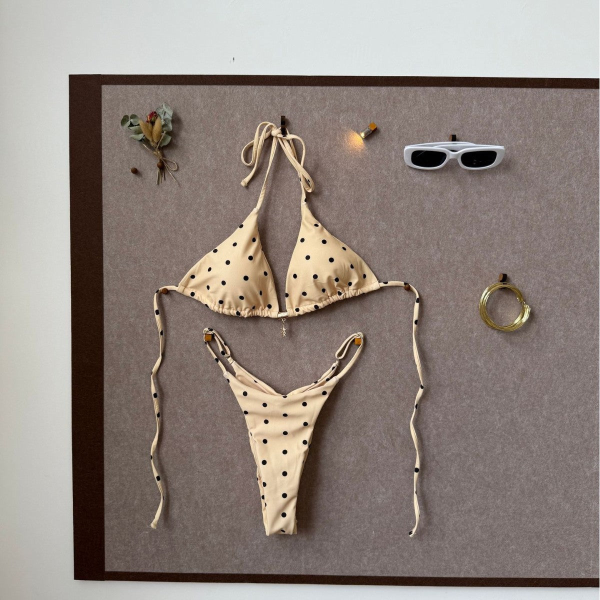 Damen Triangel-Bikini mit punktiertem Design und dekorativem Anhänger R&B