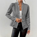Damen Strickjacke mit modernem Zopfmuster und eleganten Knopfdetails