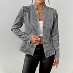 Damen Strickjacke mit modernem Zopfmuster und eleganten Knopfdetails