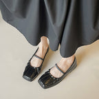 Damen Ballerina mit feinem Faltendesign und elastischem Riemen