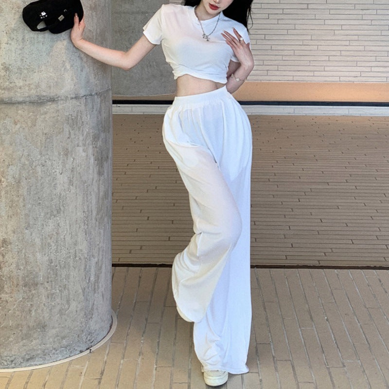 Damen Freizeit-Set mit kurzem Oberteil und fließenden Hosen