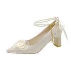 Damen elegante Spitzen-Pumps mit floralem Akzent und Perlenschmuck