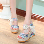 Damen Wedge-Sandalen mit floralem Design und Binde-Detail R&B