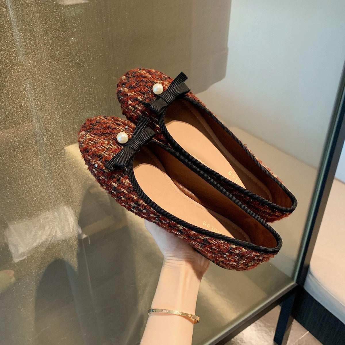 Damen Ballerina mit trendigem Tweed-Obermaterial und elegantem Perlenakzent