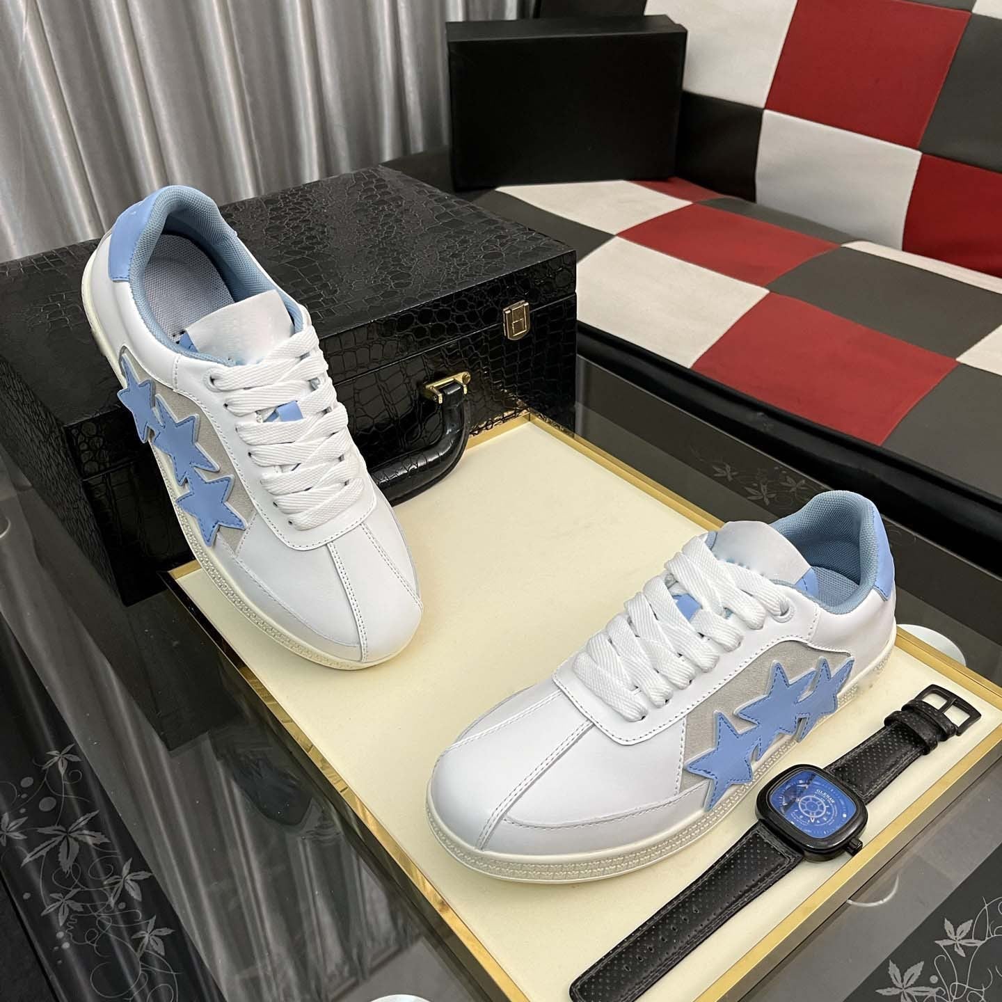 Damen Sneakers mit zusätzlicher Sternen-Applikation von R&B