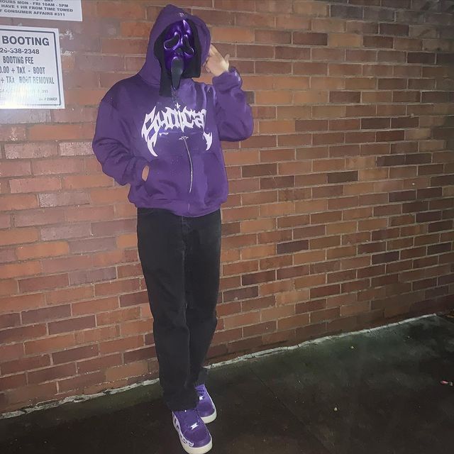Damen Kapuzensweater mit urbanem Grafikelement und praktischen Taschen R&B