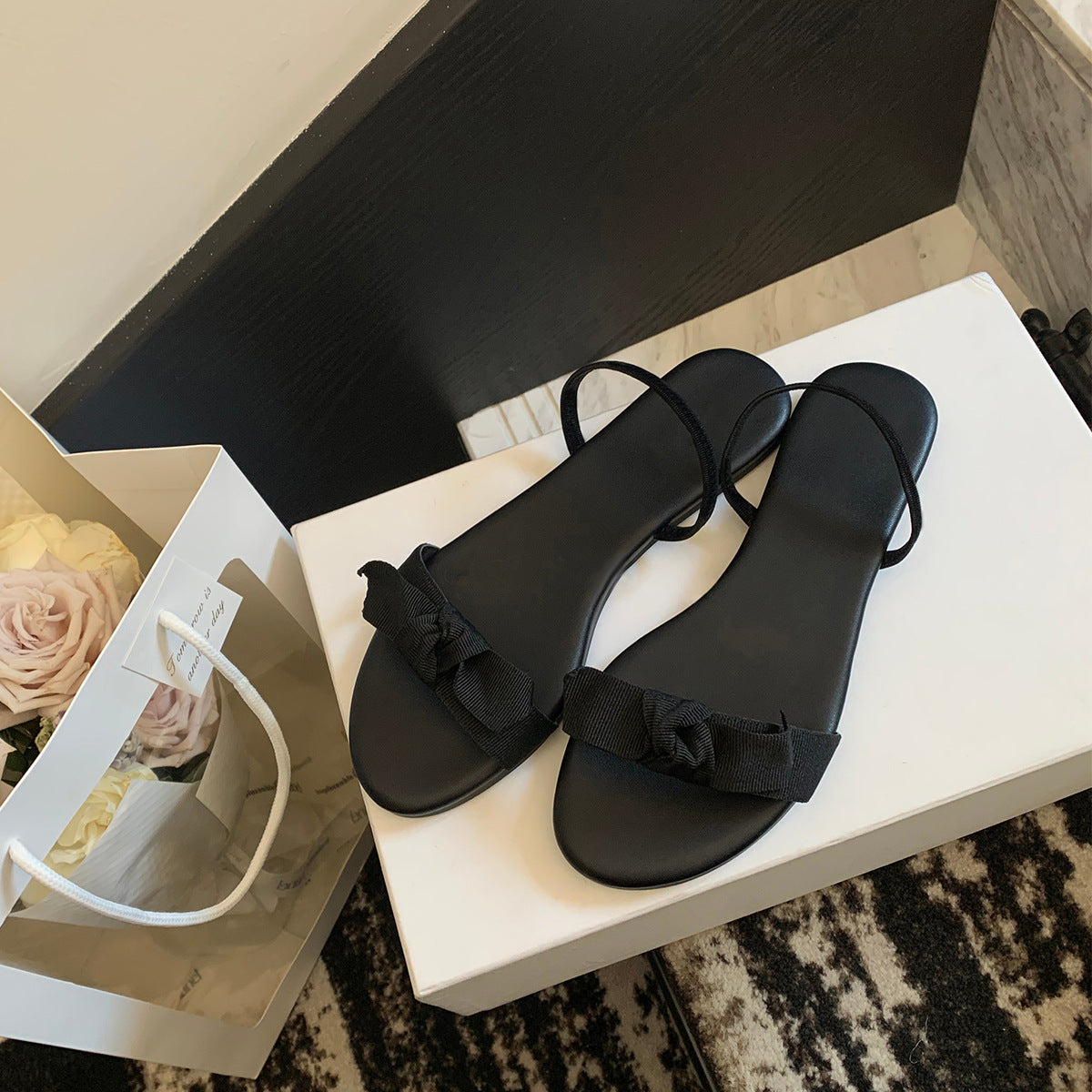 Damen Elegante und bequeme Sandalen mit dekorativem Schleifenakzent R&B