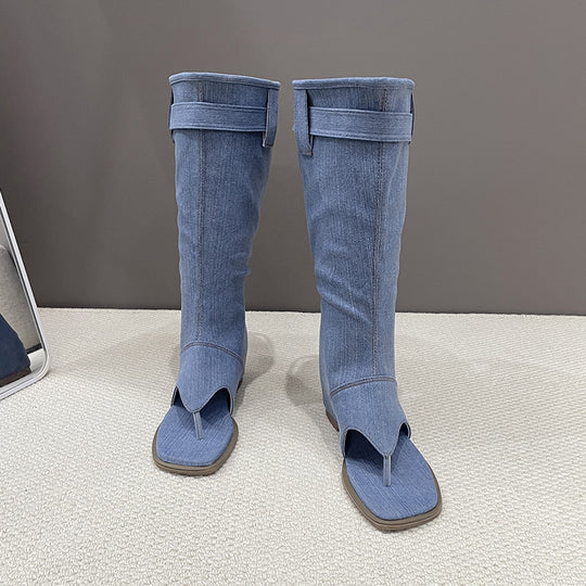 Damen nan wadenhoher Jeanslook-Stiefel mit Zehensteg offener Zehenpartie und verstellbarem Schnallenriemen R&B
