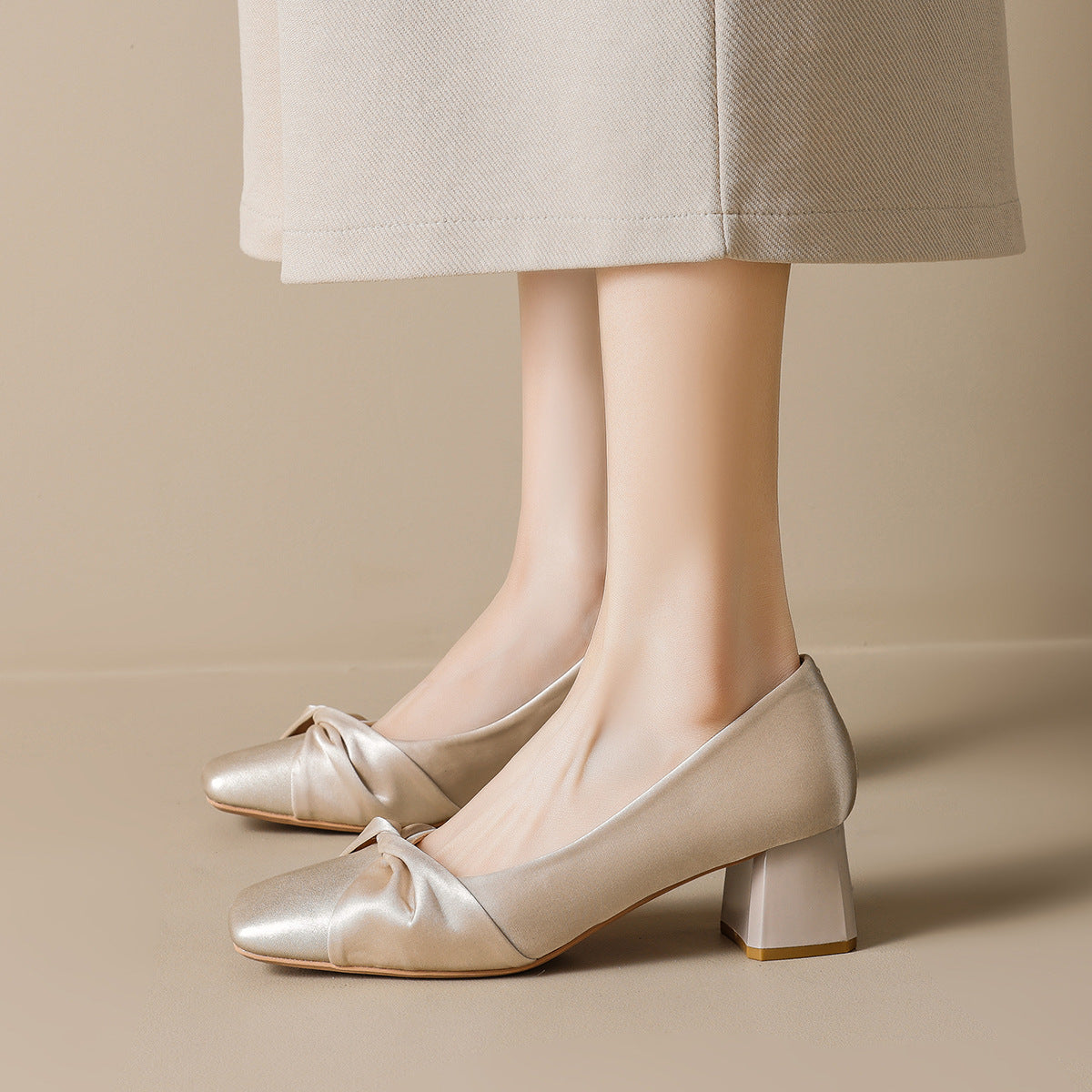 Damen elegante Blockabsatz-Pumps mit hochwertigem Schleifenakzent