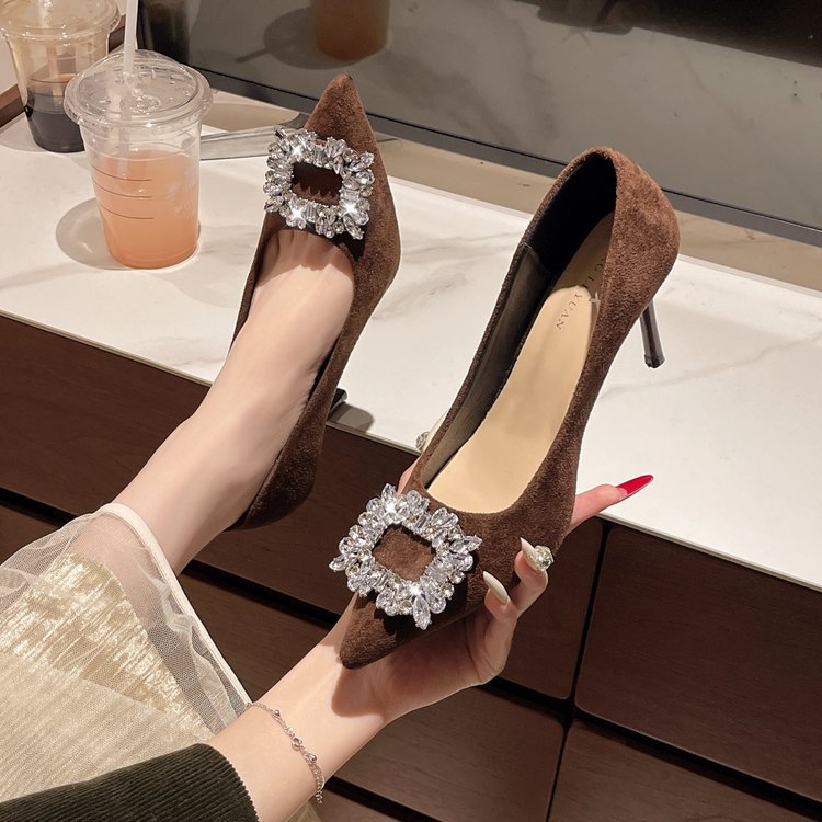 Damen elegante Pumps mit funkelndem Schmuckdetail R&B