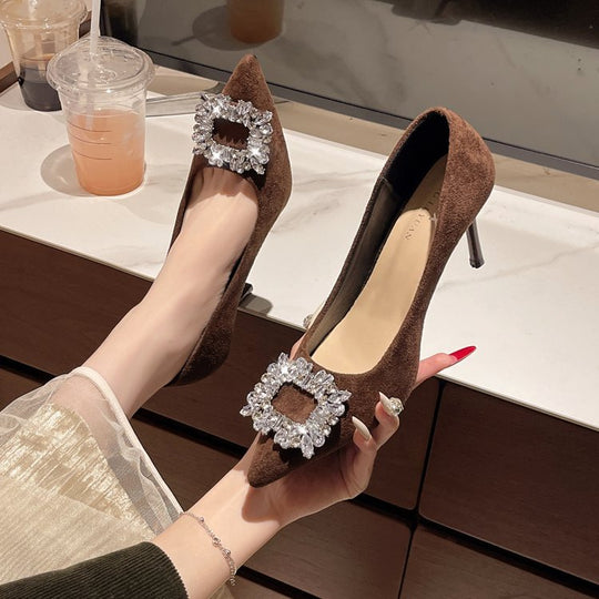 Damen elegante Pumps mit funkelndem Schmuckdetail R&B