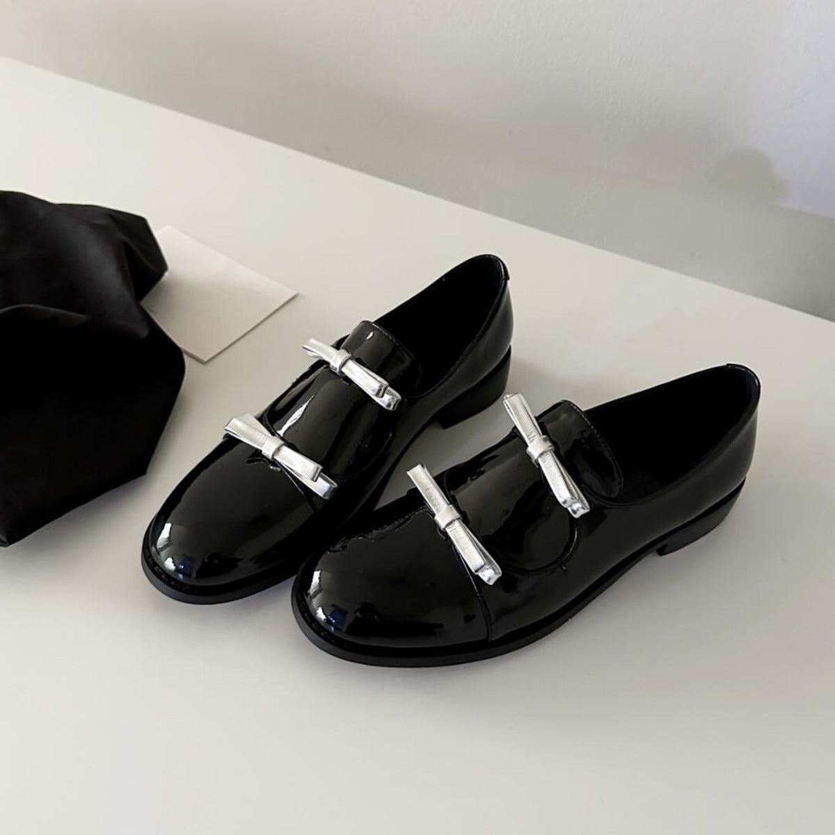Damen elegante Schnürschuhe mit dekorativen Schnallen von R&B