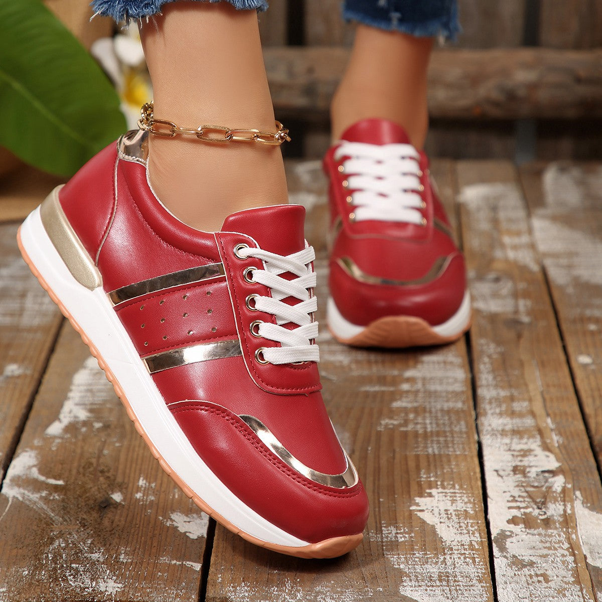 Damen modische Sneaker mit auffälligen metallischen Akzenten R&B