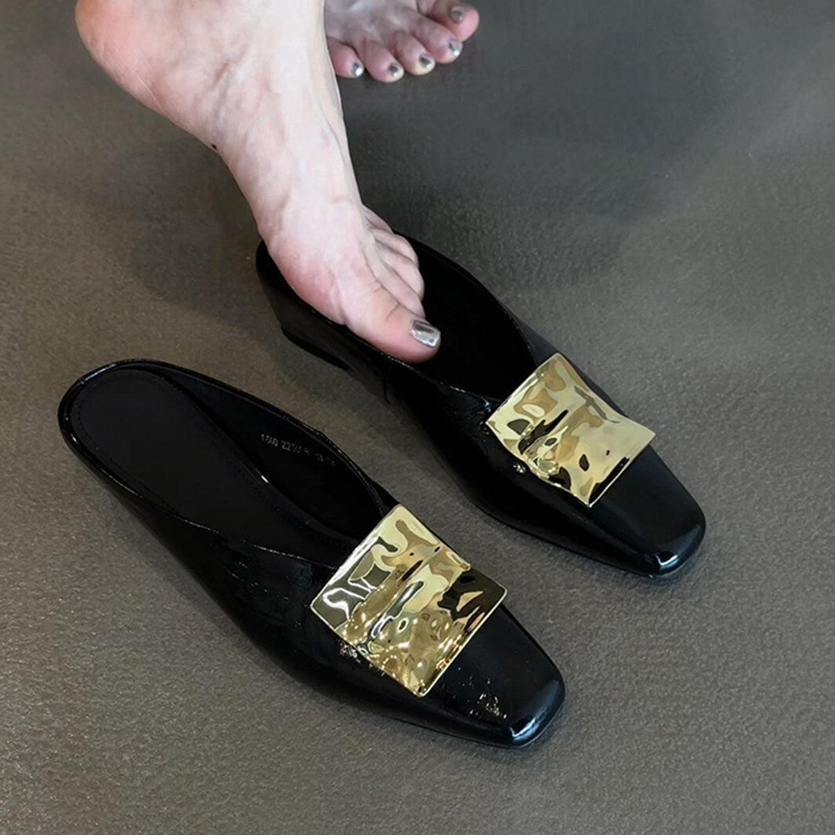 Damen elegante Mules mit modischer Schnalle