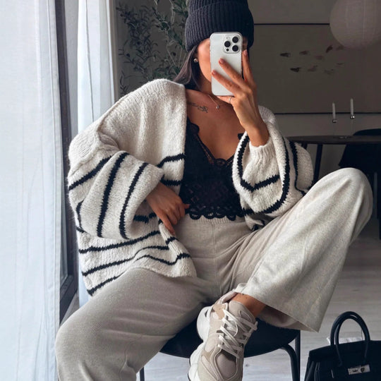 Damen Oversize Strickjacke mit gestreiftem Design und voluminösen Ärmeln R&B