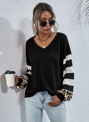Damen modischer V-Ausschnitt Pullover mit gestreiften Ärmeln und Leopardenmuster R&B