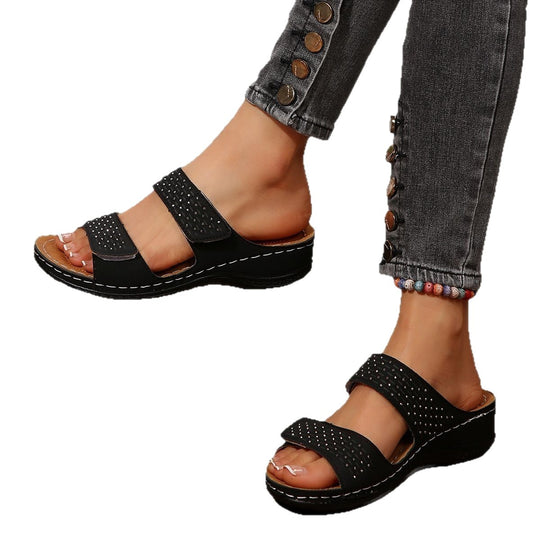 Damen Komfortable und modische Clogs mit verstellbaren Riemen und dekorativen Akzenten R&B