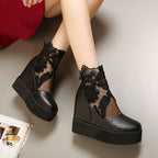 Damen Wedge-Pantoletten mit elegantem Spitzen-Design und transparenter Seite R&B