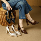 Damen Stilettos mit dekorativem Riemen