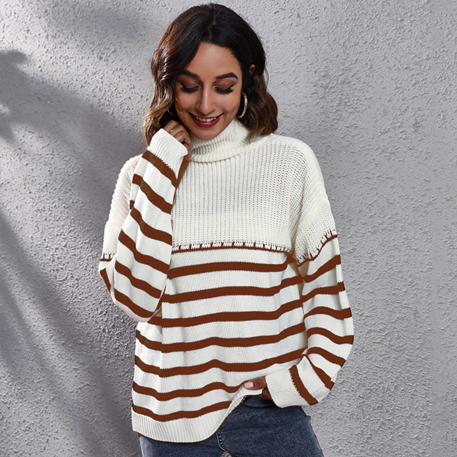 Damen Komfortabler Rollkragenpullover mit modernem Streifenmuster R&B