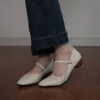 Damen spitz zulaufende Ballerinas mit elegantem Riemen und moderatem Blockabsatz