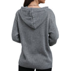 Damen modischer Strickmantel mit Kapuze und dekorativen Knopfdetails R&B