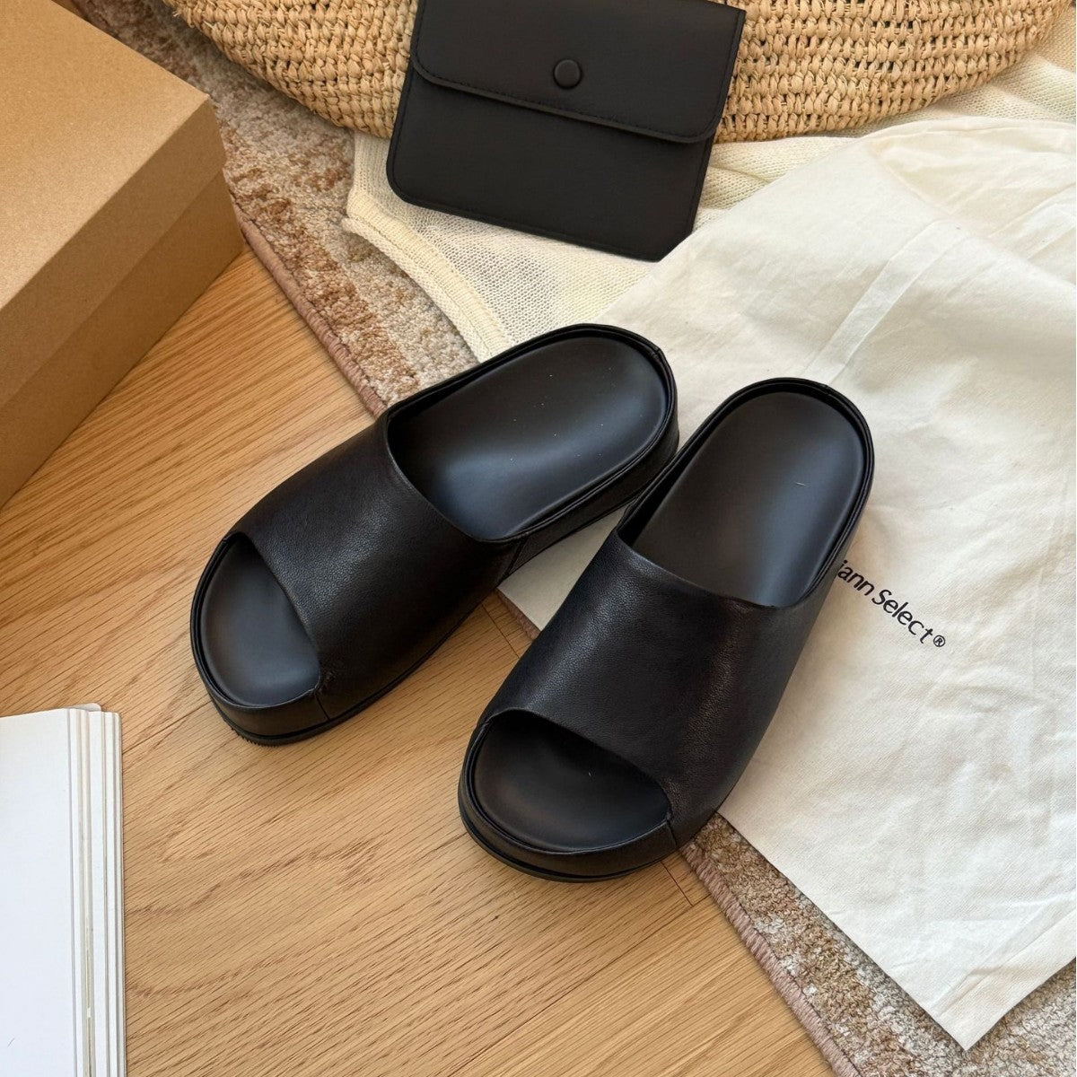 Damen modische Clogs aus hochwertigem Leder mit trendigem Design