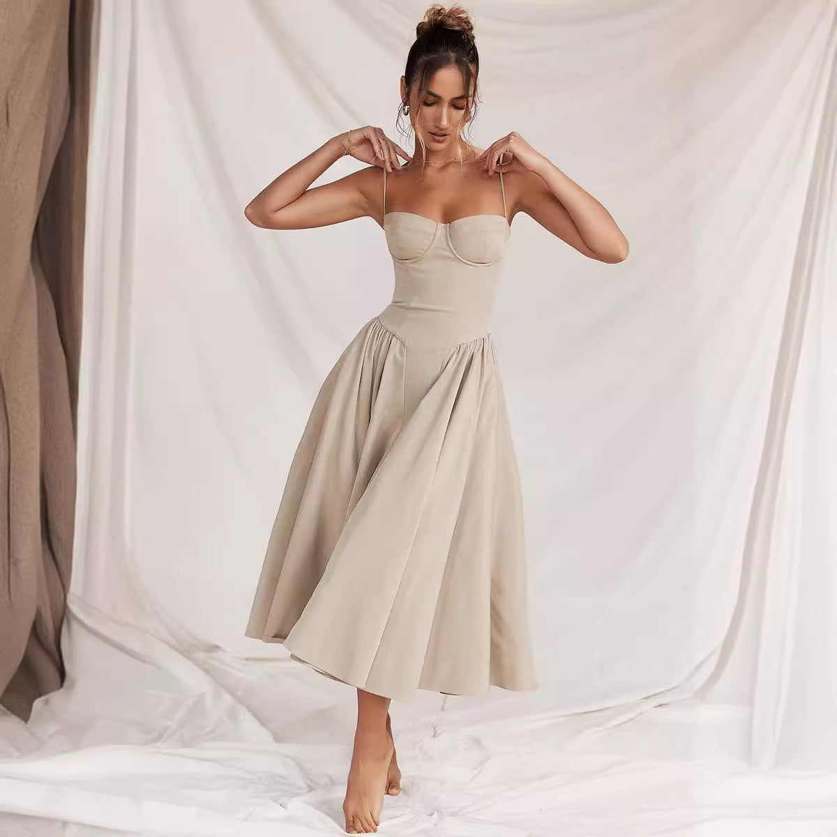 Damen Midi-Kleid mit elegantem Schnitt und komfortablen Trägern R&B