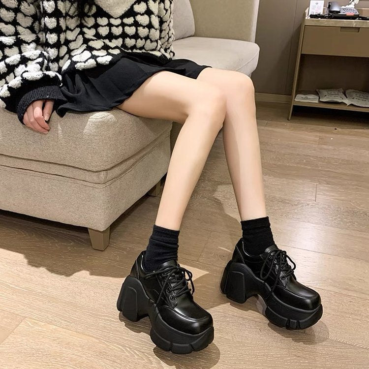 Damen Chunky Plateau Schnürschuhe mit glänzender Oberfläche