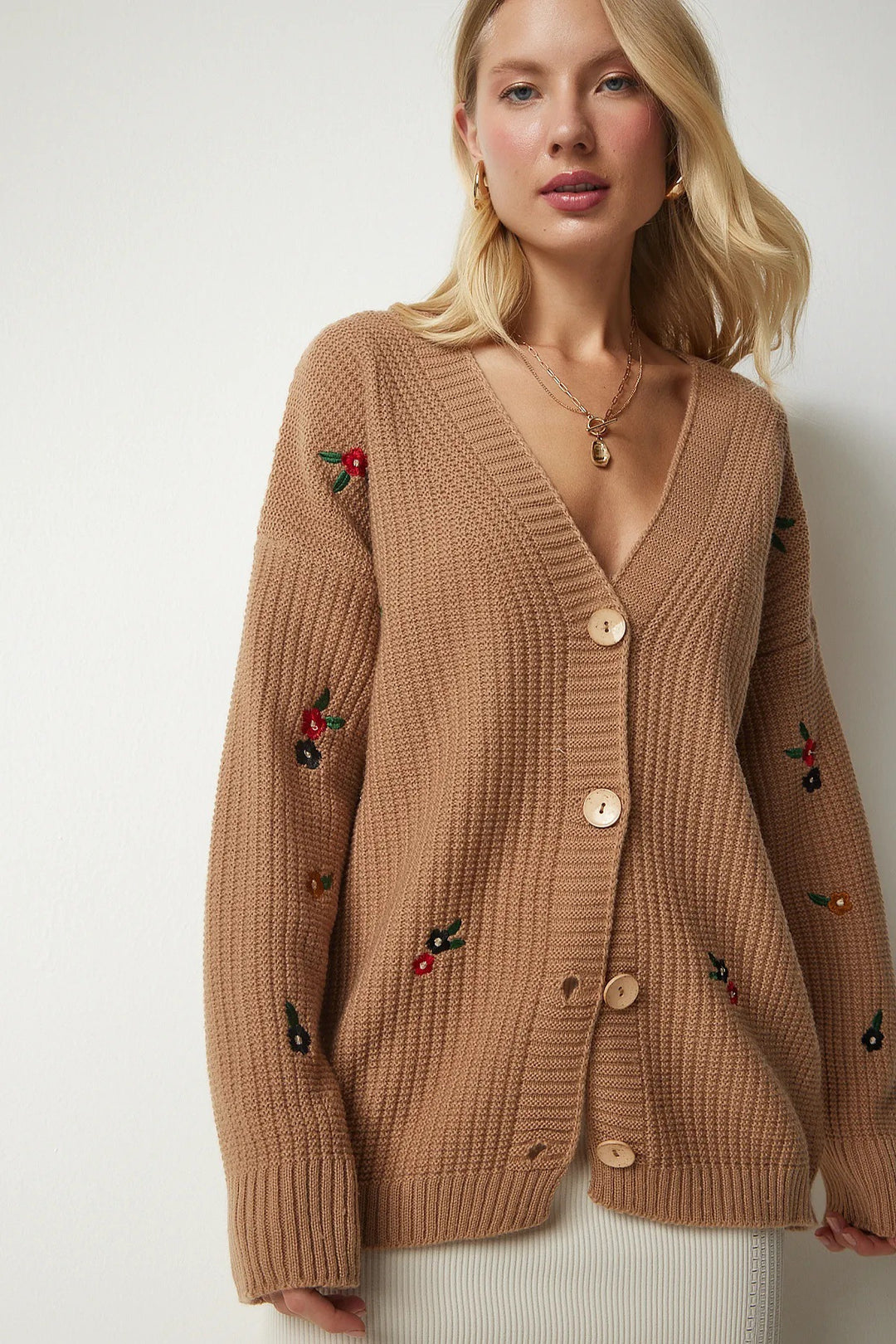 Damen Strickjacke mit floralem Stickdesign und komfortablem Schnitt R&B