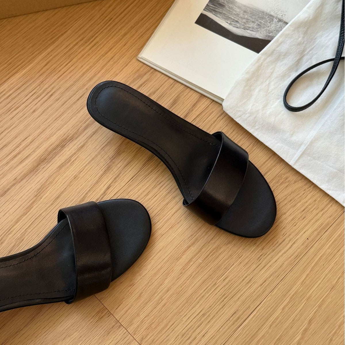 Damen Elegante und zeitlose Sandalen mit niedrigem Absatz