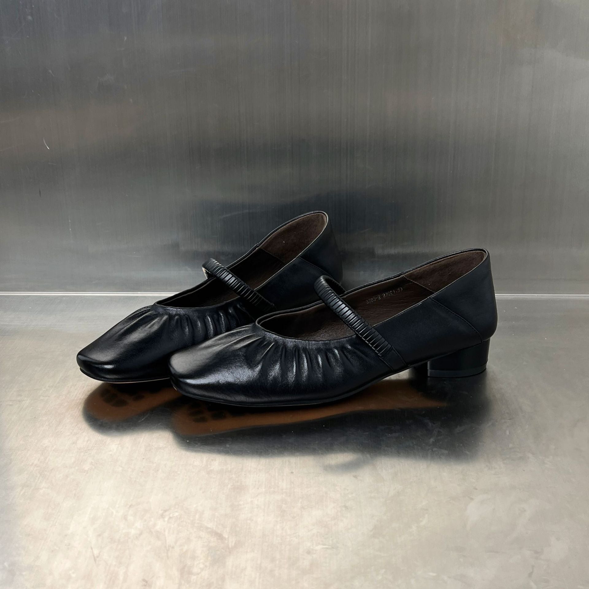 Damen elegante Ballerinas mit modischem Riemen und weich gepolsterter Innensohle R&B