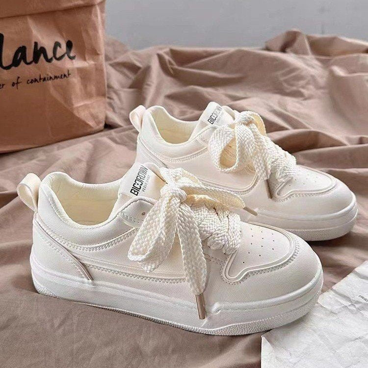 Damen Sneaker mit einzigartigem Schnürsystem und ergonomischer Dämpfung R&B