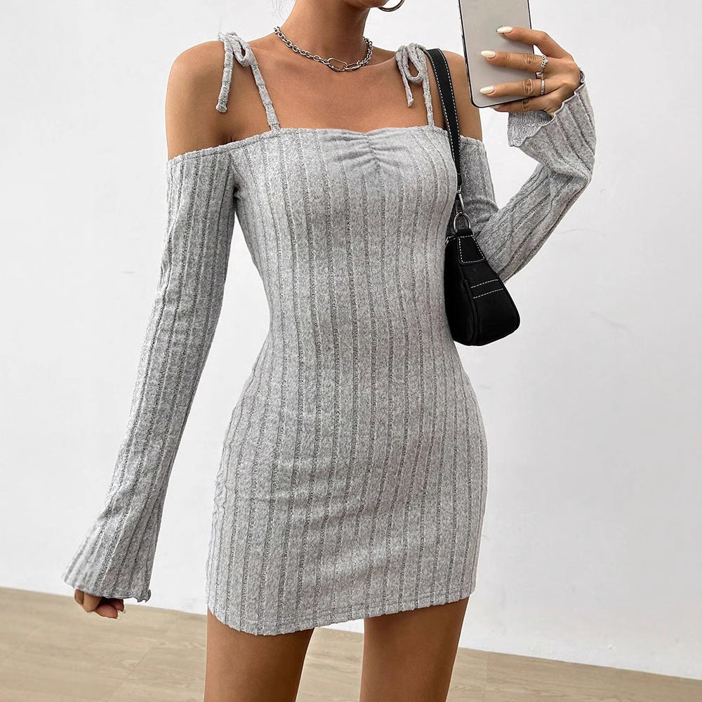 Damen Off-Shoulder Minikleid mit Rüschendetails und feinem Rippstrick R&B