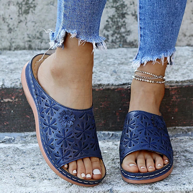 Damen Komfortable Clogs mit floralen Applikationen und anatomischem Fußbett R&B