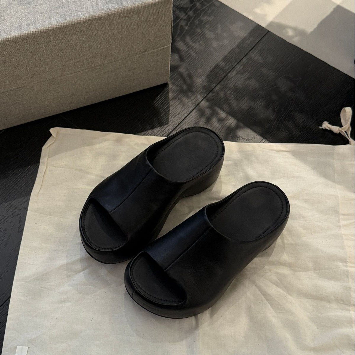 Damen Plateau-Mules mit geschlossener Ferse und modischem Riemendesign