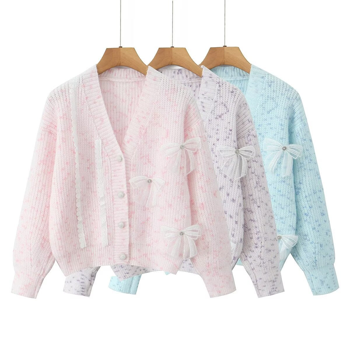 Damen Strickjacke mit dekorativen Schleifen und zartem Muster R&B