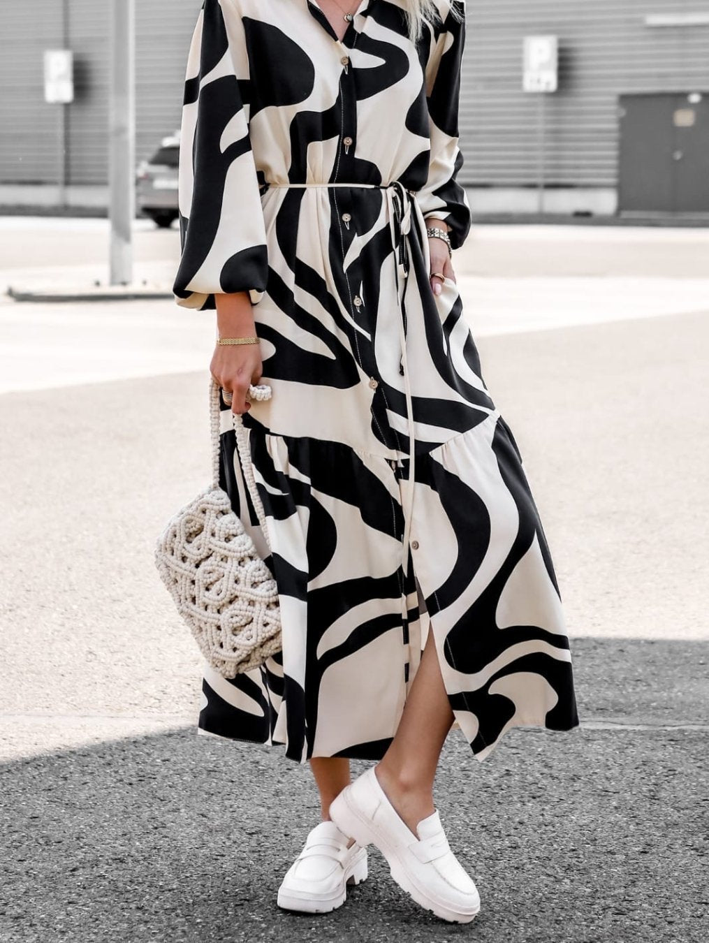 Damen Langarm Kleid mit raffiniertem Grafikdesign und elegantem Taillengürtel R&B