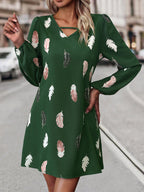 Damen Kleid mit modischem Federprint und edlen V-Ausschnitt R&B