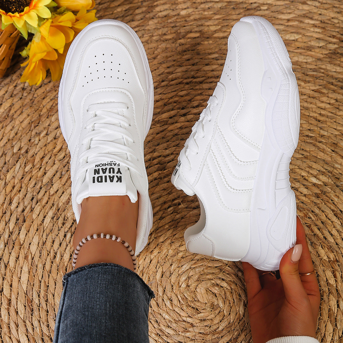 Damen Sportliche Sneakers mit luftiger Oberflächenstruktur und dämpfender Sohle R&B