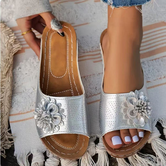 Damen Pantolette mit modischer Perforation und eleganter Blumenapplikation R&B