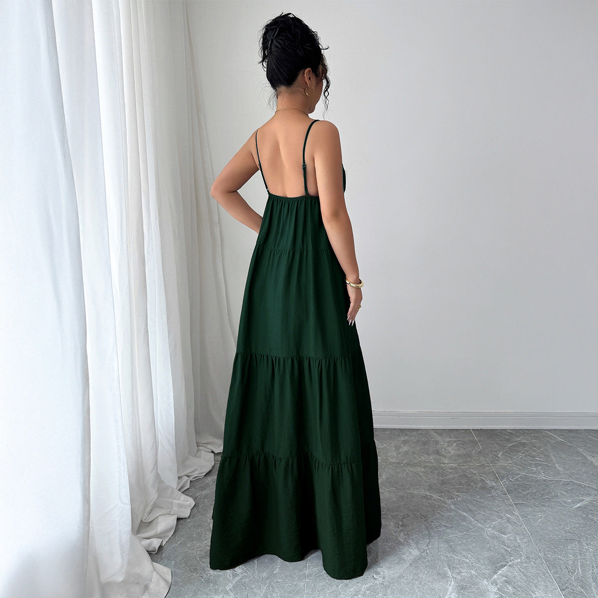 Damen Elegantes Maxikleid mit verstellbaren Spaghettiträgern und Rüschendetails R&B