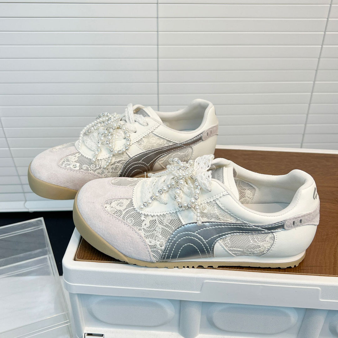 Damen Sneakers mit eleganten Spitzeneinsätzen und modischen Perlenverzierungen R&B