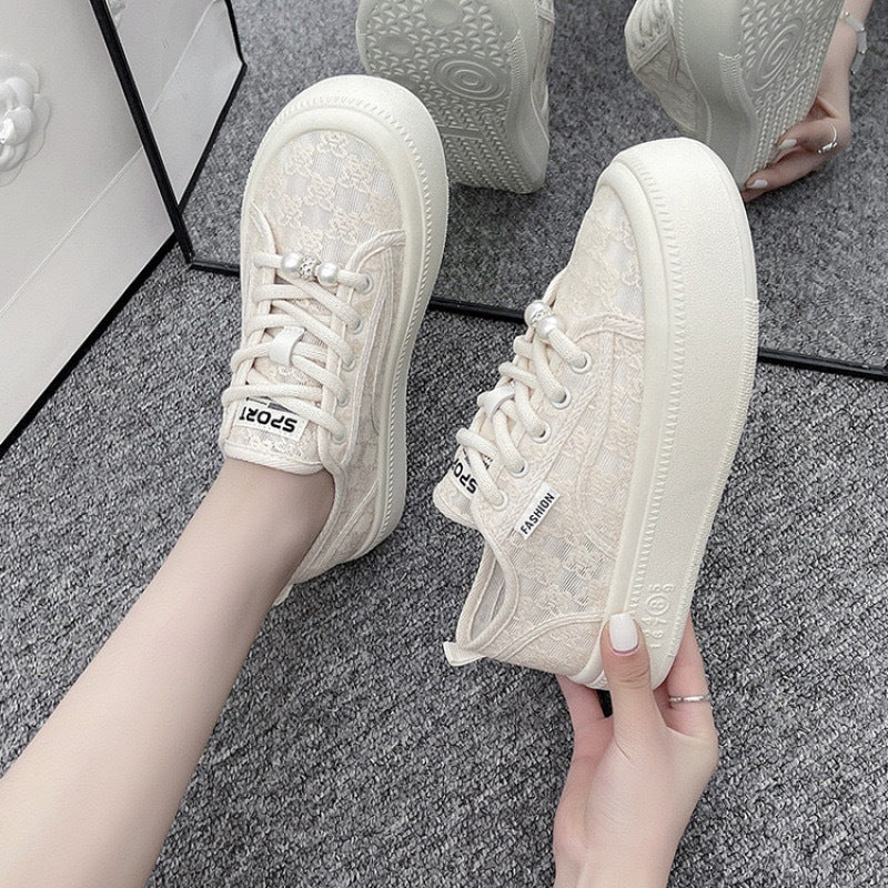 Damen Sportliche Sneakers mit modischem Design und stylischen Akzenten