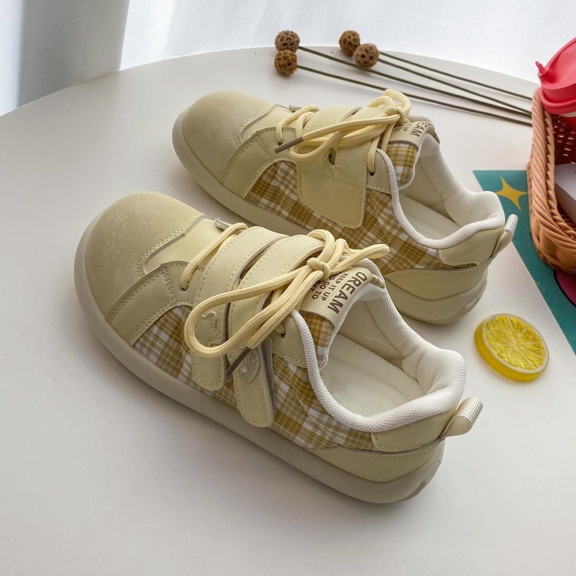 Damen Sneakers mit innovativem Karomuster und verstellbarem Klettverschluss R&B